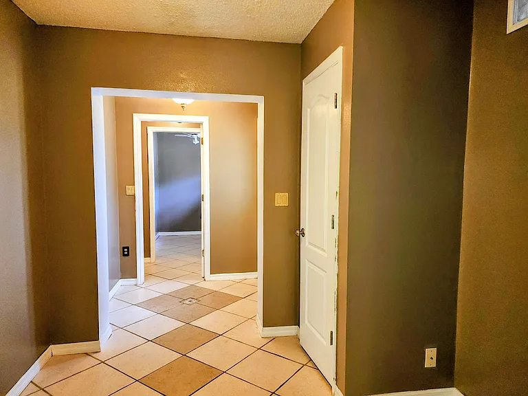 5228 Derby Ave — Photo 6
