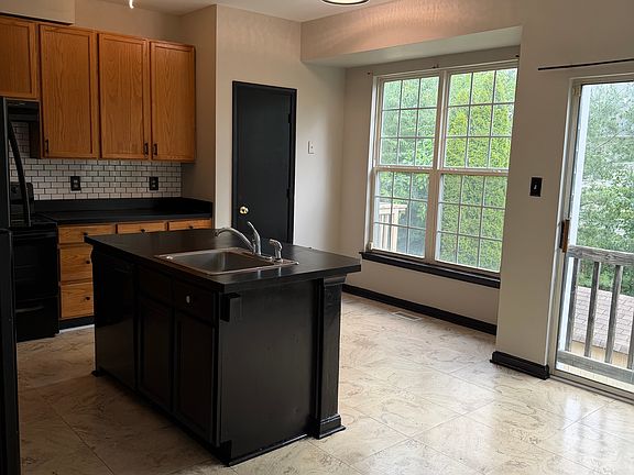 2nd image of 120 Penwick Cir