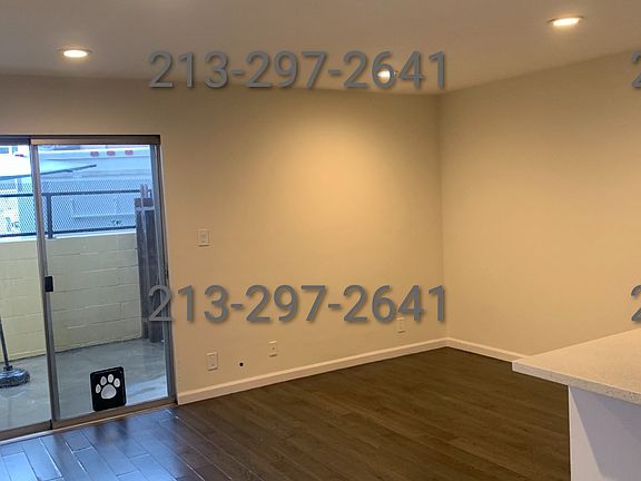 3rd image of 1429 N Kenmore Ave #3