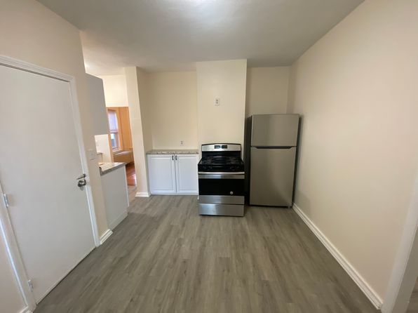 28 Everett Ave #1B