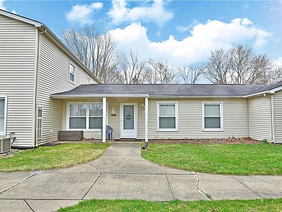 2510 Ivy Hill Cir Unit E Cortland Oh 44410 Mls 4265706 Zillow