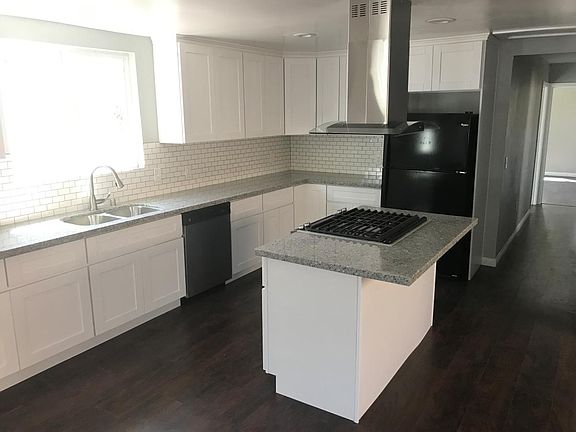 New state of the art kitchen fully furnished with island