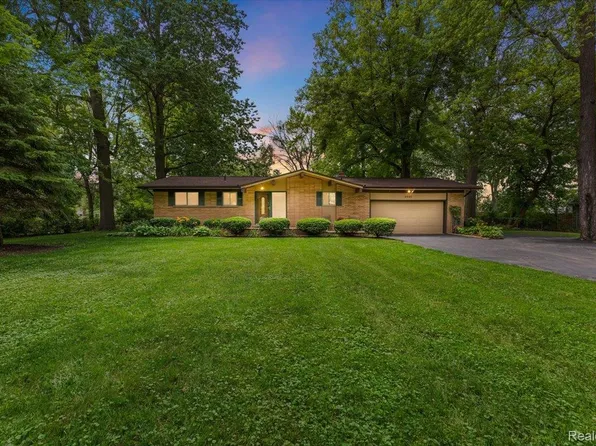 8848 Caroline St, Taylor, MI 48180