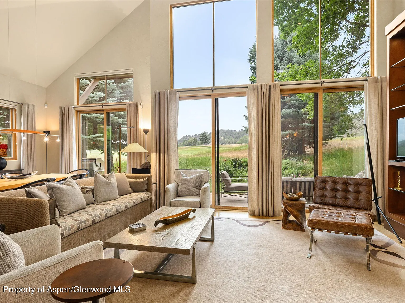 3 bed, 3.5 bath, 2200 sqft, $8,000 — Photo 3