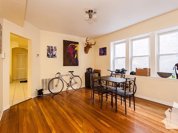 4th image of 1524 N Artesian Ave #1D