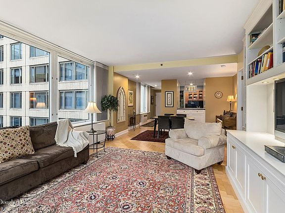 3rd image of 220 Riverside Blvd #9PR
