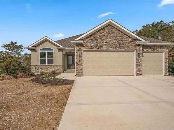 706 Apache Ct, Smithville, MO 64089