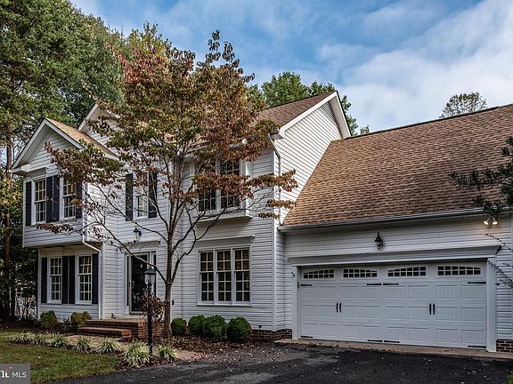 2nd image of 8121 Davmar Ln