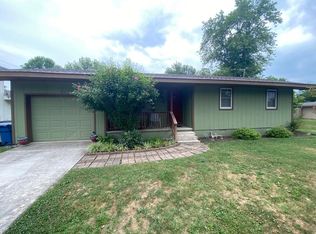 174 Rea St, Hollister, MO 65672