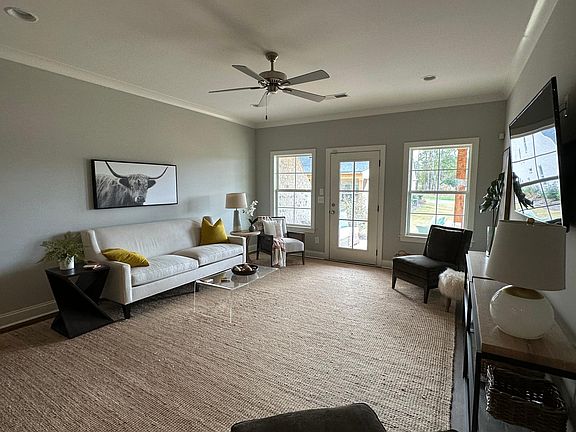 Great room with 9' ceilings. Lots of light!