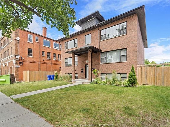 3rd image of 816 Howard Ave