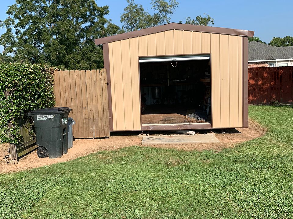 Portable shed with electric