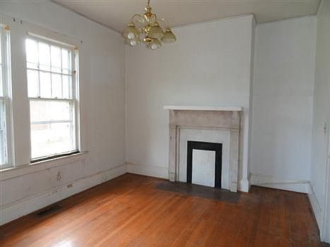 4th image of 413 Forest St