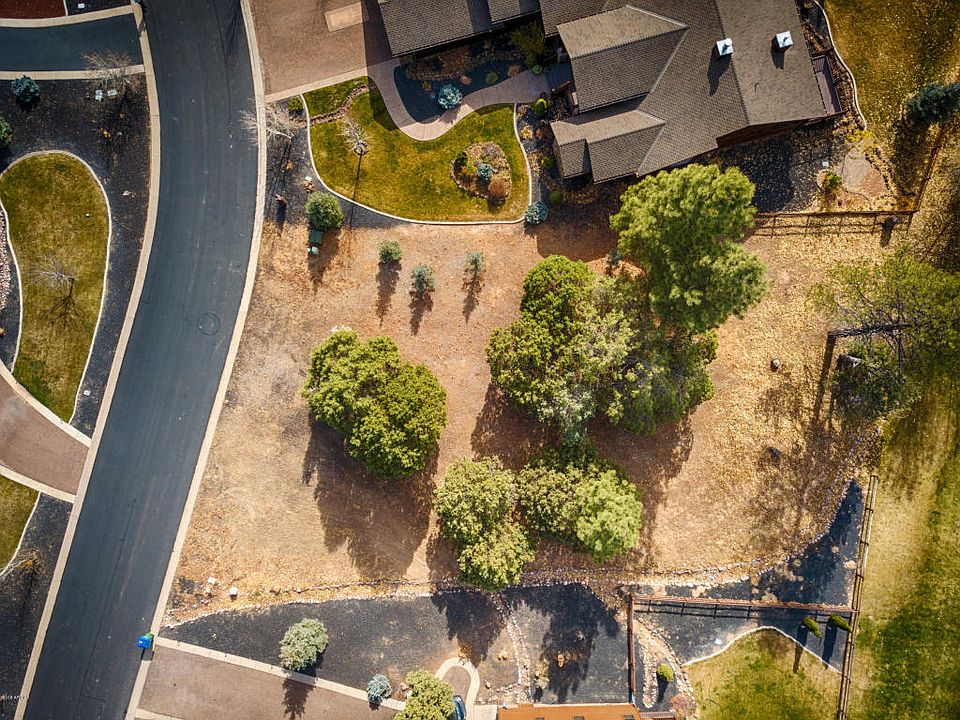 2nd image of 1020 N Bison Golf Ct
