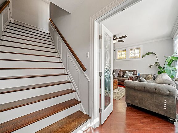 3rd image of 7914 Babb Ave