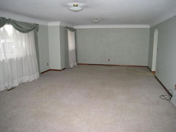 4th image of 6211 Center St