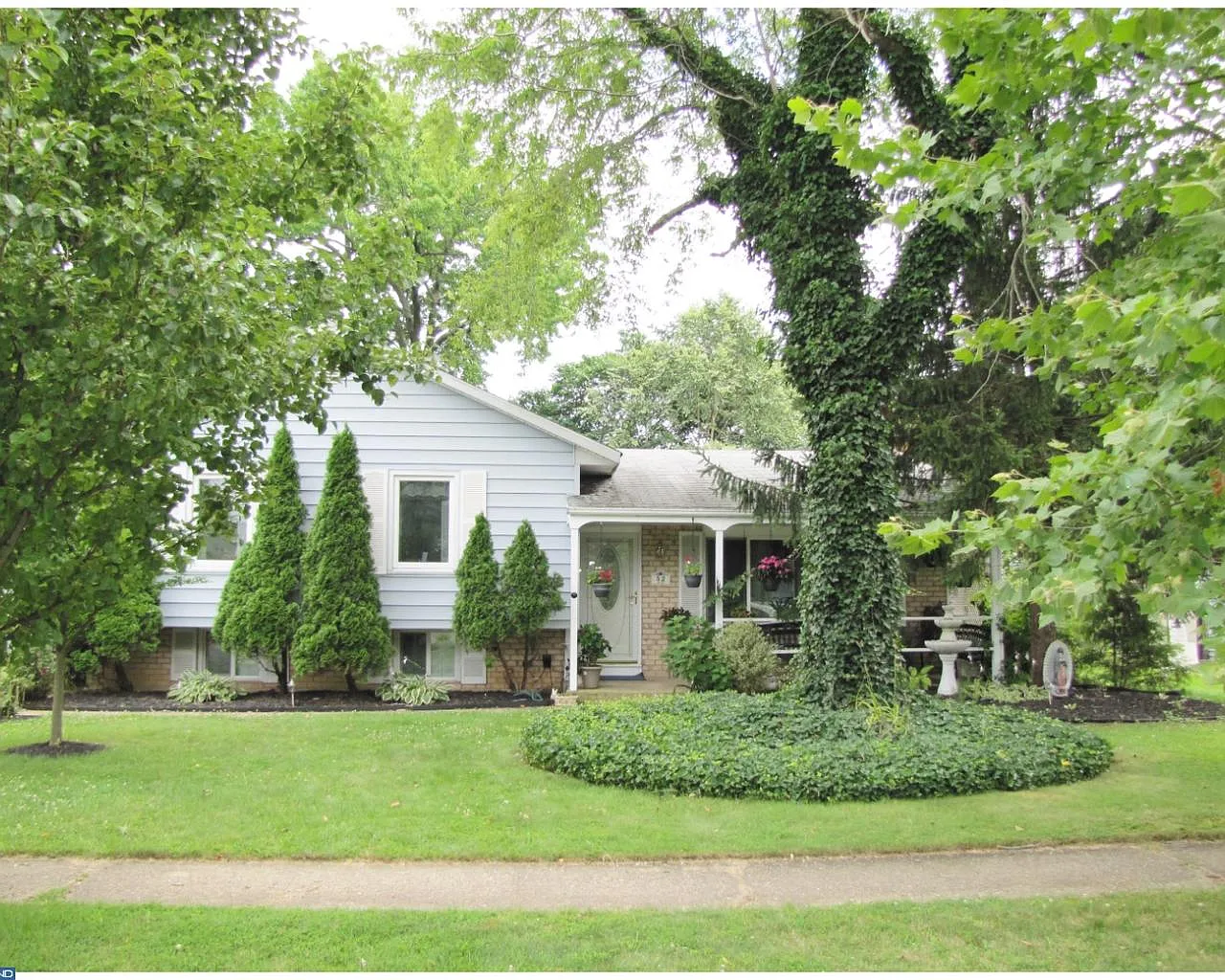 52 Queens Way photo 1