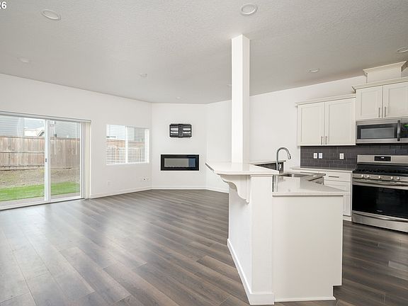3rd image of 835 S 25th Ave