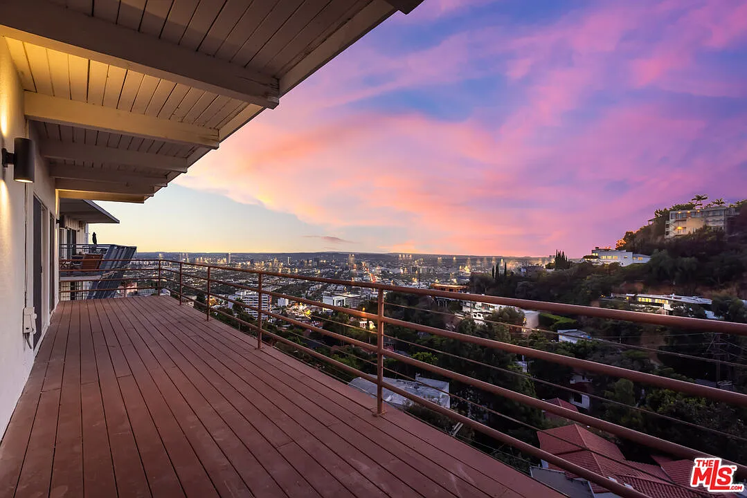 2 bed, 3.0 bath, 2100 sqft, $7,995 — Photo 1