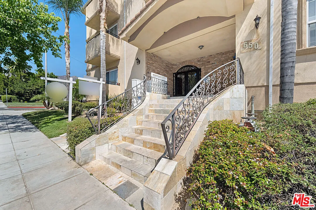 3 bed, 2.0 bath, 1470 sqft, $4,770 — Photo 4
