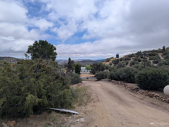 3rd image of 25600 Horseshoe Ln