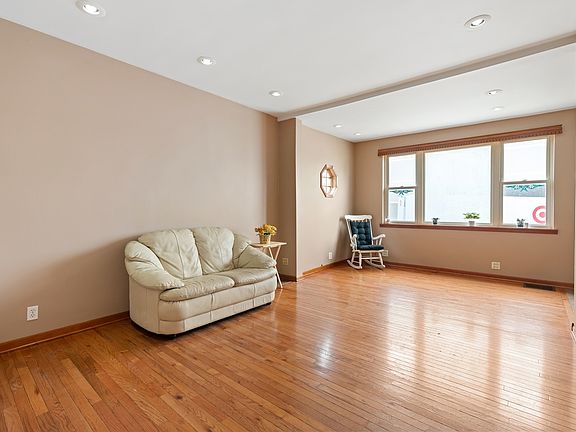 4th image of 4010 N Octavia Ave