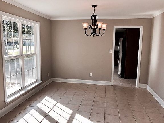 5th image of 114 Montrose Dr