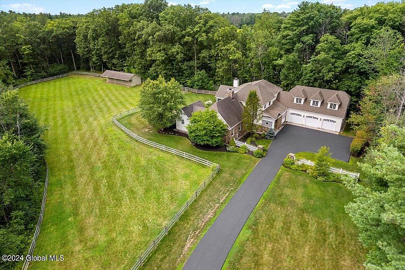 3rd image of 15 SARATOGA FARM Road