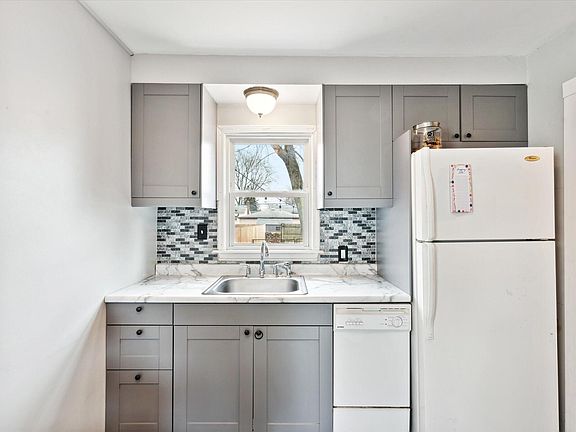 4th image of 6042 Helen St