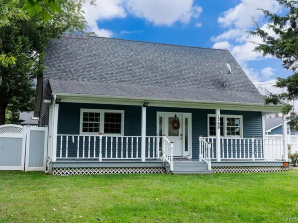 1369 N Clinton Avenue, Bay Shore, NY 11706