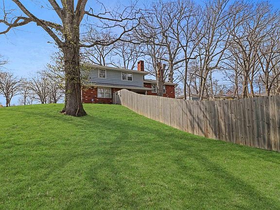 2nd image of 2925 W Brookside Dr