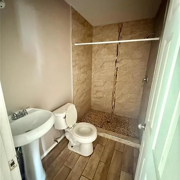 909 El Campo Dr — Photo 6