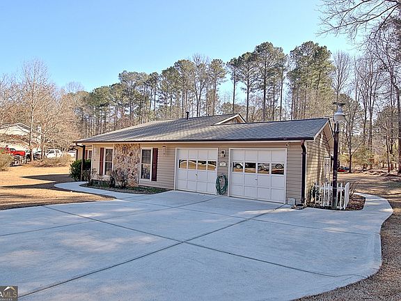 3rd image of 165 Pine Trail Rd