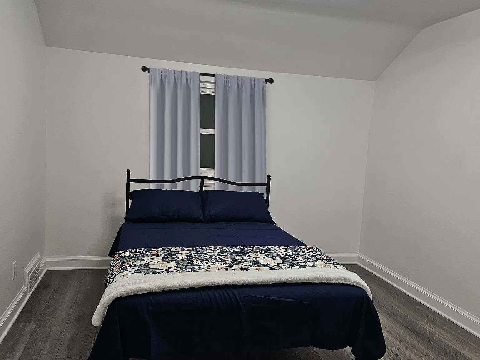 1 bed, 2232 sqft, $900 — Photo 1