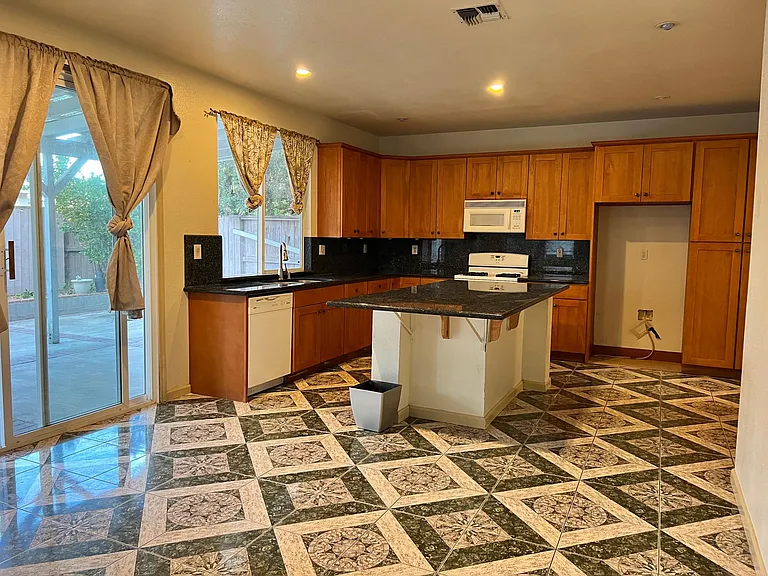 1717 Carousel Dr — Photo 16