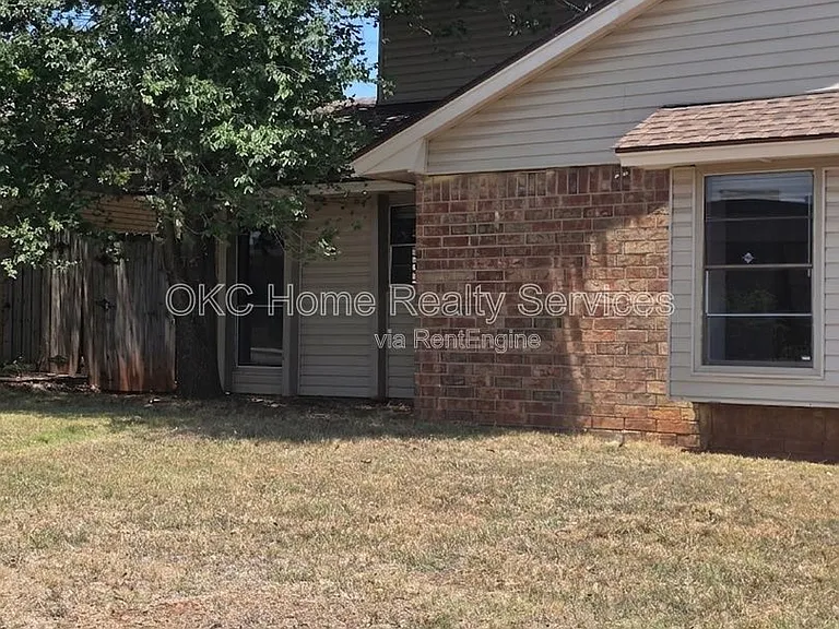 6713 Lyrewood Ln — Photo 1
