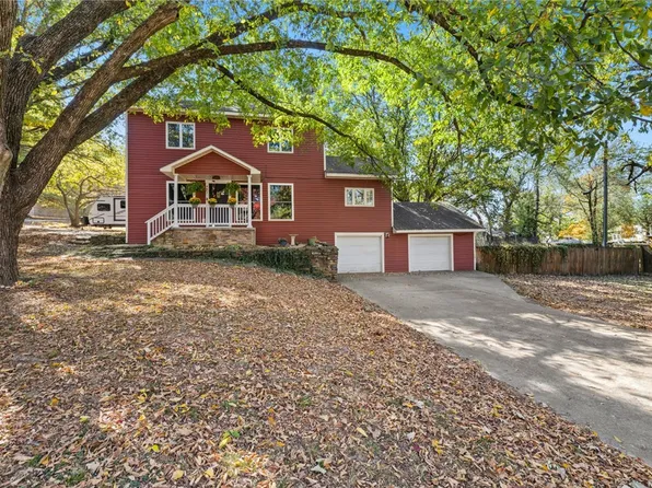 421 E McCormick St, Prairie Grove, AR 72753