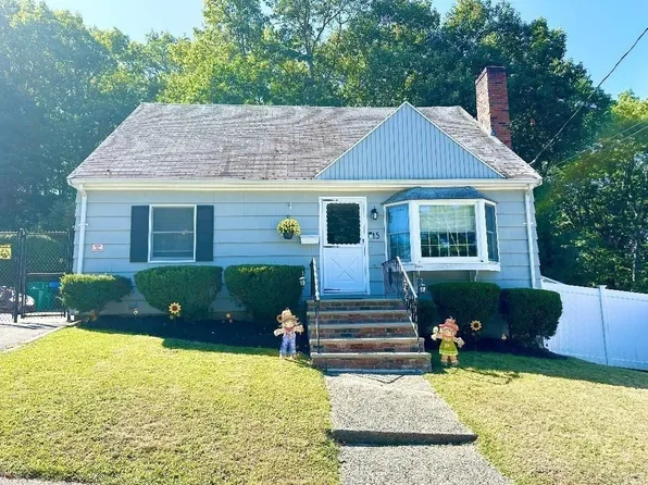 15 Cannon Rock Rd, Lynn, MA 01904