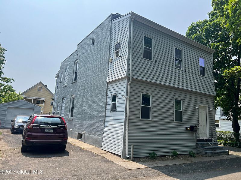 2nd image of 1062 Bridge Street
