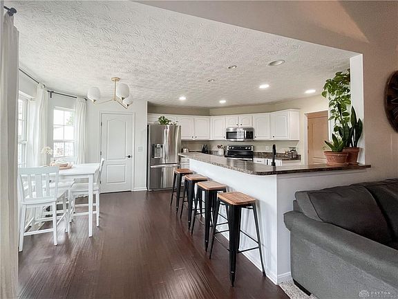 3rd image of 13 Larry Ct