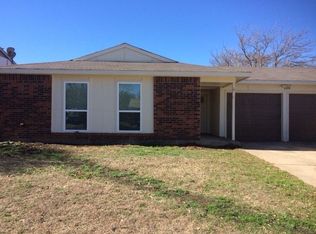 2400 Clint Ct, Arlington, TX 76014