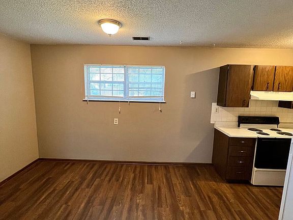 5th image of 1607 Windsor St APT 4