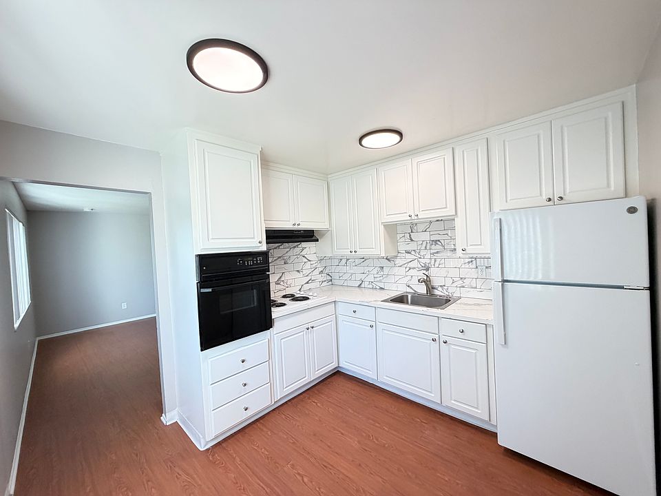 1st image of 2070 Latham St #8