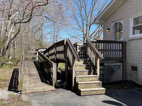 Wheelchair access ramp and steps to deck and side door