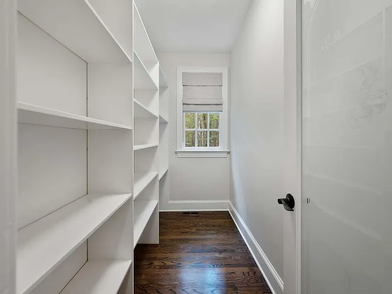 1202 Summerville Ln — Photo 15