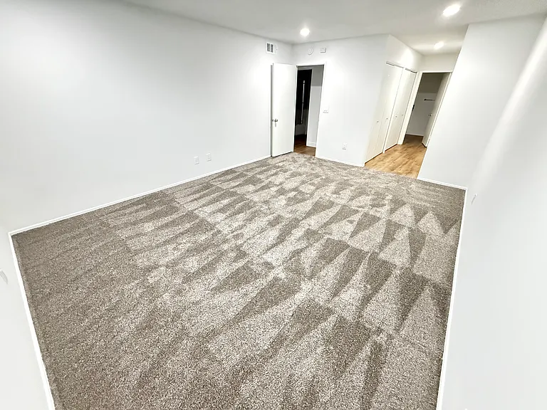 California Euclid Apartments — Photo 36