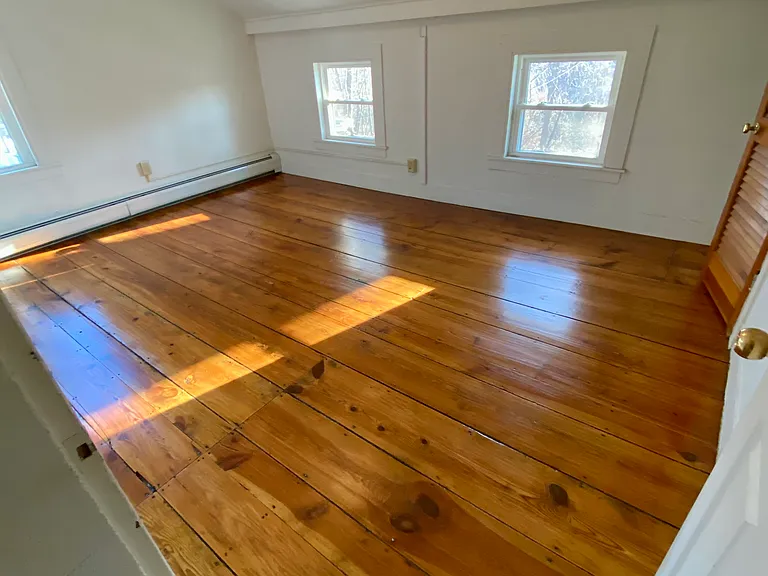 44 Emerald Pl — Photo 8