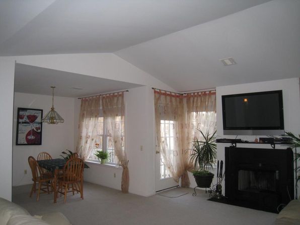 11 Evergreen Dr APT 64