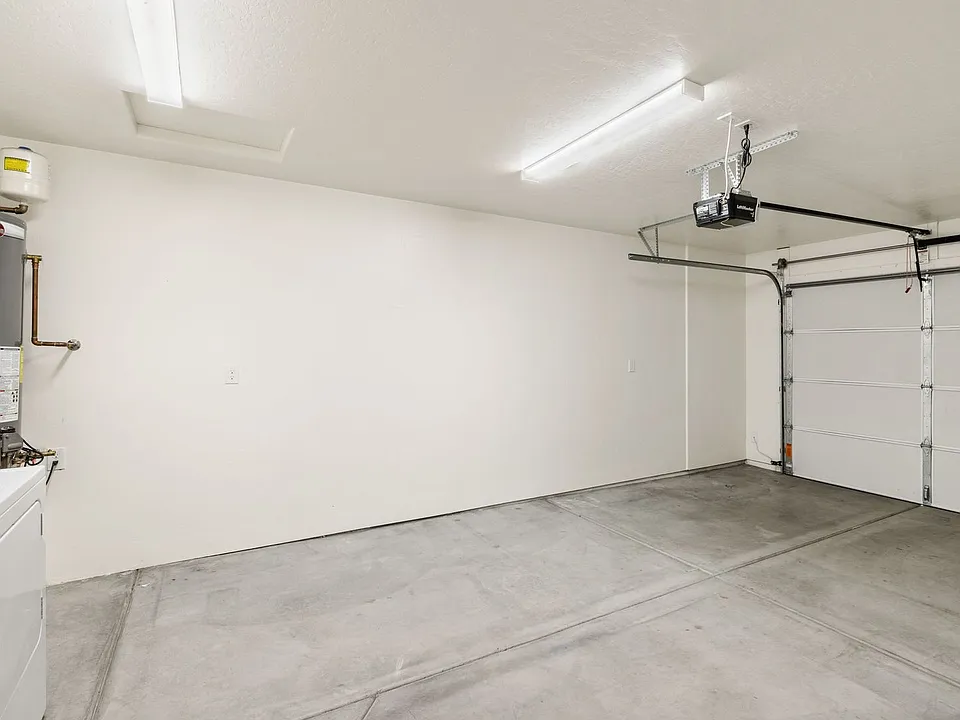 Building Photo 5