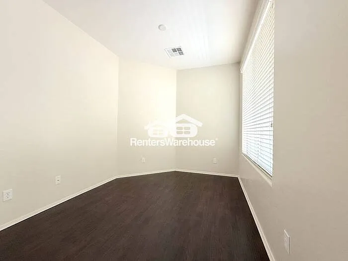 532 E Trellis Rd — Photo 9